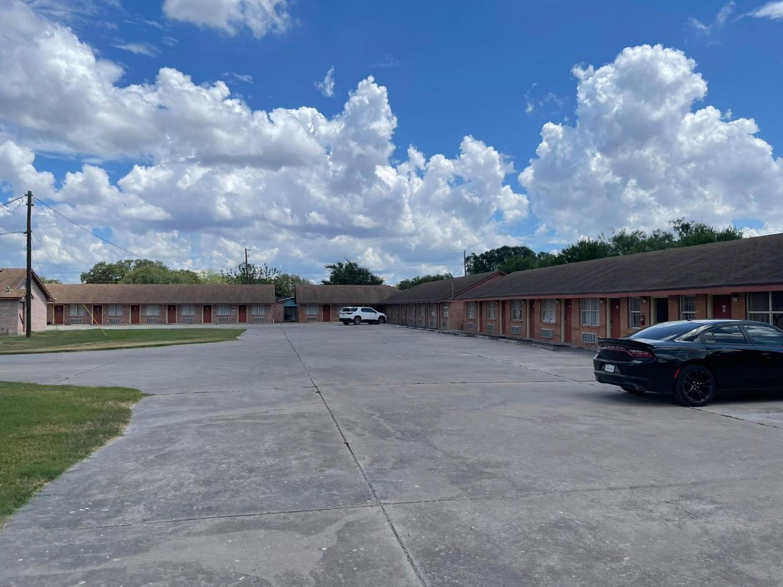 Lakeside Inn & Suites By Oyo Mathis I 37 外观 照片