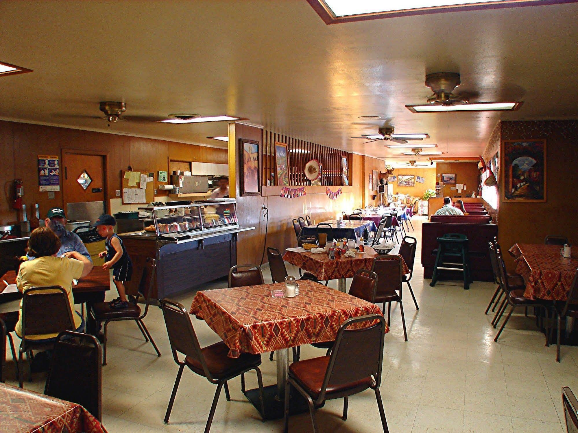 Lakeside Inn & Suites Mathis 餐厅 照片